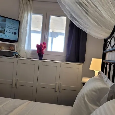 The Dream House On The Beach! -1st Floor Daire *